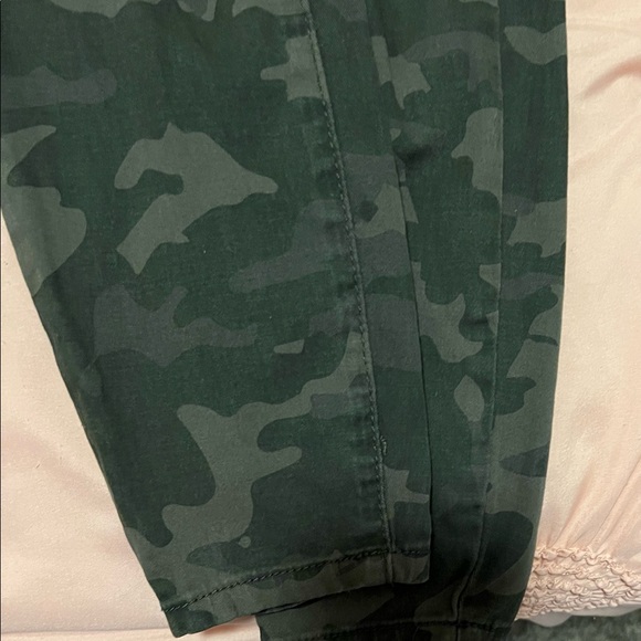 🌸A bundle of ladies jeans 👖 clothes are name brand 😊 - Picture 11 of 16